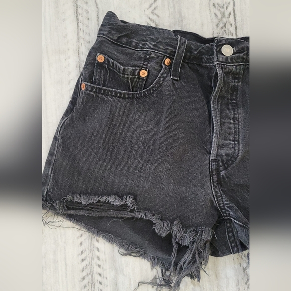 Levi's 501 Original Fit High-Rise Women's Jean Shorts Size 27 - Picture 2 of 16